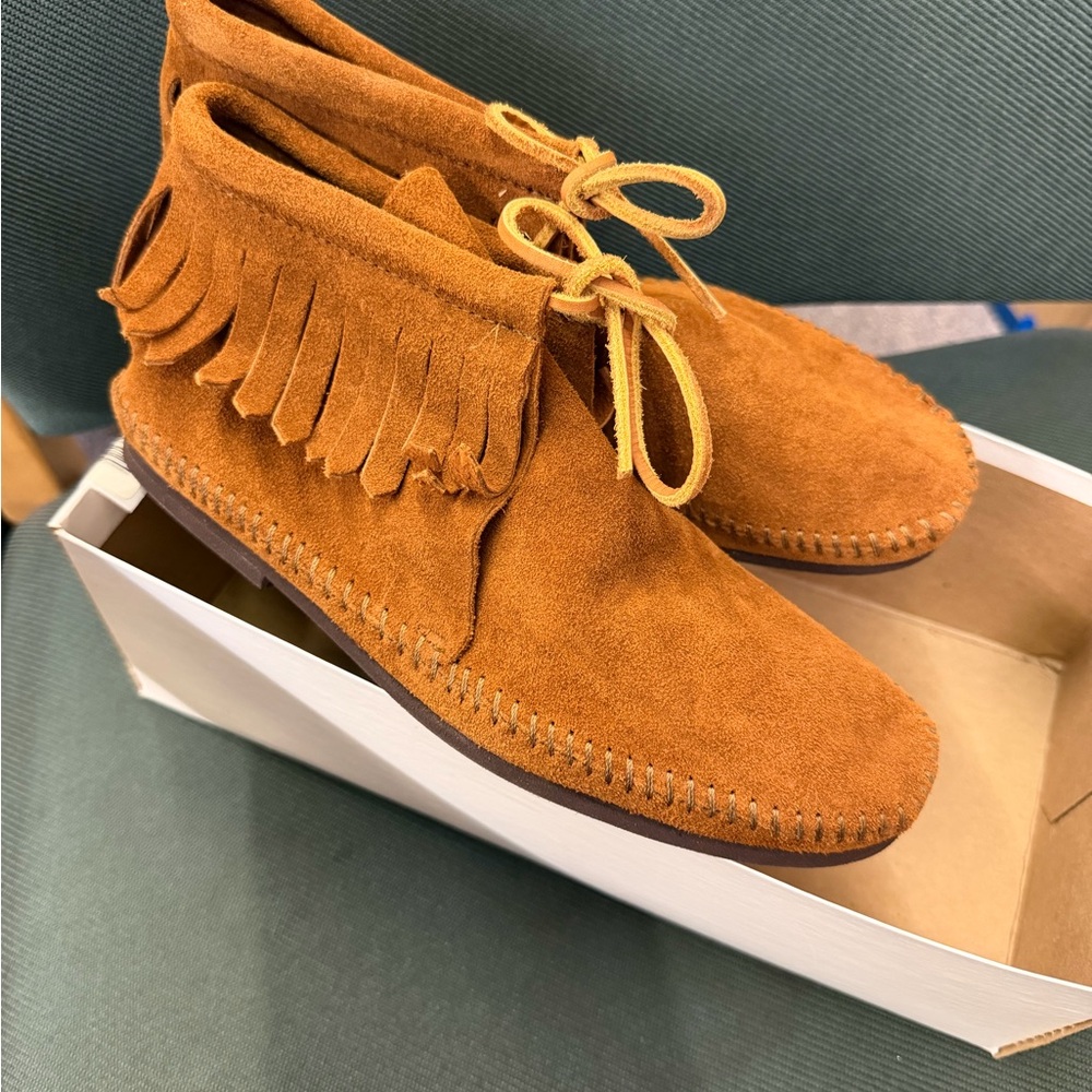 Minnetonka Men's Chukka Boots - Warm Tan Suede